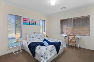 4 Comfy Spacious Family Home - Perth - 8