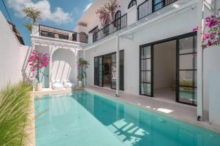 Beachside Mediterranean Luxury: 3BR in Canggu - Canggu - 0
