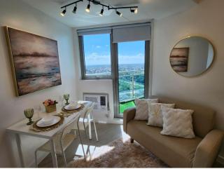 Big Balcony - Relaxing Condo in San Fernando - San Fernando - 9