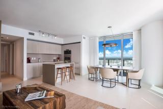 Zen Vacation Rentals Ocean Front at Lyfe Resort - Hollywood - 5