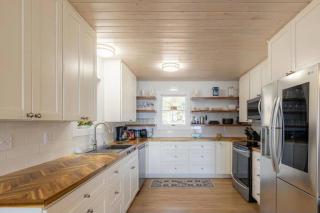 Lakefront Serenity - - 8