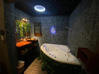 Tropicana Jacuzzi Apartment - 0