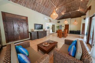 Villa CHANDI 2 - Legian - Seminyak - 5 Bedroom 4 Bathroom Villa - Great Location ! - Seminyak - 2