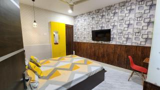 Luxury City Centre Rare Studio! - Varanasi - 1