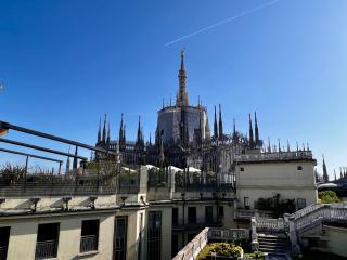 BIG Duomo View Sailboat-Inspired Penthouse - Milan - 8