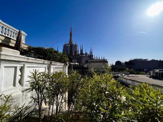 BIG Duomo View Sailboat-Inspired Penthouse - Milan - 4