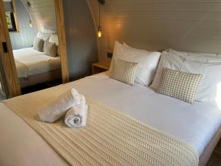 Warren Farm Retreat - Pod 1, Pod 2, and The Lodge by SSW - Cardiff - 1