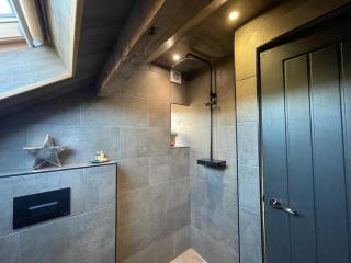 Pass the Keys The Cosy Romantic and Elegant for 2 with Hot Tub - Hayfield - 5