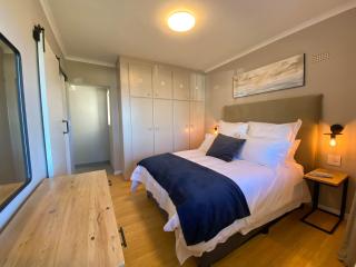 Sundrenched 2 bed 2 bath apartment + sea views - 2