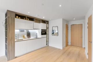 Stunning 1 Bed Studio Flat With FREE PARKING and FREE WIFI in Capella Court Purley - 3