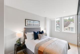 Stunning 1 Bed Studio Flat With FREE PARKING and FREE WIFI in Capella Court Purley - 5