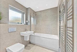 Beautiful 2 Bed Apartment in Warwick - Parking - Leek Wootton - 4
