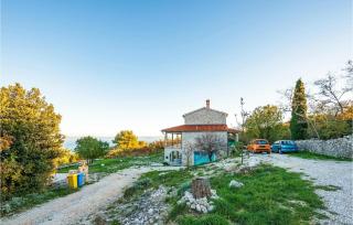 Gorgeous Apartment In Gondolici - 2