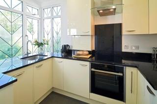 BOURNECOAST: GROUND FLOOR - GARDEN - WIFI - FM6096 - 8