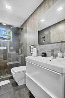 Fabulous Bungalow w/Outdoor Eden mins from Beach - Fort Lauderdale - 1