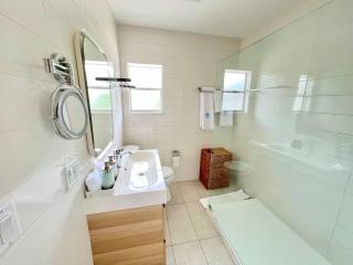 Vistamar Waterfront Beach Abode -Walk to the Beach - Fort Lauderdale - 3