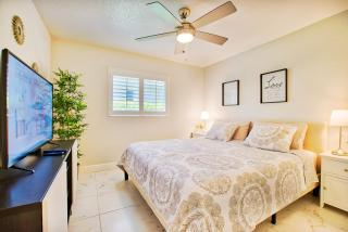 VILLA FOUR PALMS - 3 BEDS - 2 BATHS - 6 GUESTS - GULF ACCESS & POOL - INCL.10% OFF BOAT RENTAL - Cape Coral - 3