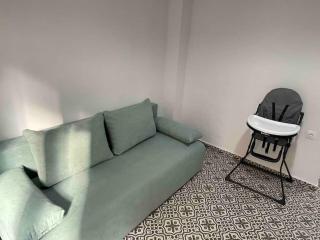 Family Apartment With Private Yard Next to Agios Dimitrios Church - 2