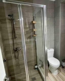 Family Apartment With Private Yard Next to Agios Dimitrios Church - 4