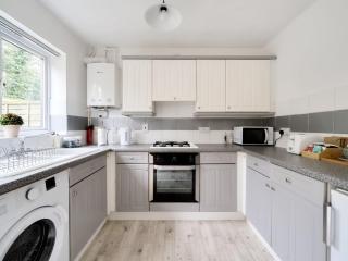 Pass the Keys Cosy 2BR Home in Walton - Walton-on-Thames - 8