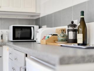 Pass the Keys Cosy 2BR Home in Walton - Walton-on-Thames - 3