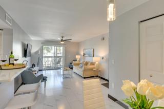 Walk to Golf Course and Beach Modern Destin Condo - Destin - 7
