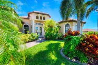 VILLA MIRACLE - 4 BEDS - 2 BATHS - 8 GUESTS - POOL/SPA - INCL. 10% OFF BOAT RENTAL - Cape Coral - 8