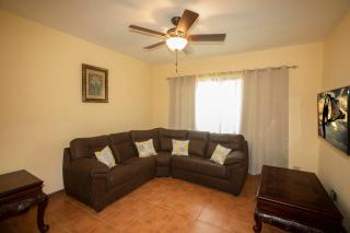 Three Bedroom Sunny Townhome - Coco - 3