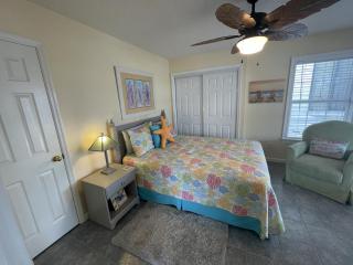 Venture Out 611 Seabreeze Dr Comes WITH GOLF CART - Panama City Beach - 2