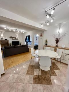 Traum Apartment mit Pool+Balkon - Wenen - 2