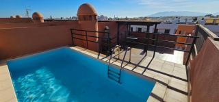 Homes of Spain, Apartamentos Paraiso Vera Playa, Ed Tahiti, Atico B de 2 dormitorios con piscina privada en solárium y barbacoa, pie de playa - Playas de Vera - 3