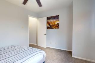 Entire 3/2.5 Lux Retreat Home in the heart of Houston few Miles from Major Houston attractions & Pets Friendly - Houston - 7