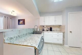 Entire 3/2.5 Lux Retreat Home in the heart of Houston few Miles from Major Houston attractions & Pets Friendly - Houston - 6