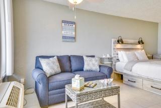 Breezy Daytona Beach Studio with Balcony and Views! - Daytona Beach - 5