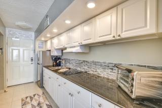 Breezy Daytona Beach Studio with Balcony and Views! - Daytona Beach - 8