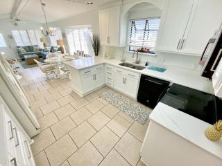 Venture Out 332 Lagoon Ln WITH 2 GOLF CARTS - Panama City Beach - 7