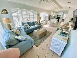 Venture Out 332 Lagoon Ln WITH 2 GOLF CARTS - Panama City Beach - 4
