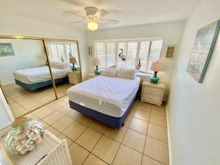 Venture Out 332 Lagoon Ln WITH 2 GOLF CARTS - Panama City Beach - 1