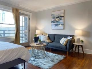 Explore Downtown and Mount Adams with River Views - Cincinnati - 9