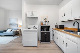 Cozy 1BR with Parking - Near UC, Zoo, Downtown - Cincinnati - 2