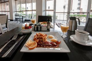 Holiday Inn Detroit Metro Airport by IHG - 5