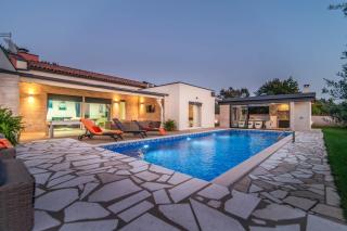 Villa Desiree by Villa Plus - Cukrići - 6