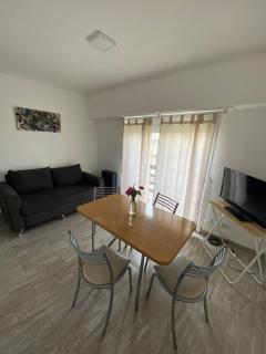 Dos ambientes, luminoso y con vista al mar - 2