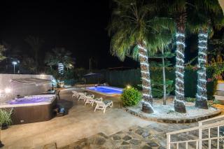Casa Blanca la Villa Grande - Private SWIMMING POOL & GARDEN - JACUZZI XXL - BEACH 2,4km - AIRPORT 9 km - CENTER 0,8km - 5