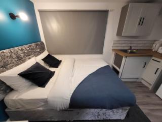 Premier Studios Nottingham - Tring Vale - Nottingham - 2