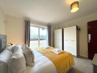 Barn Close Taunton - 6 Bedrooms - 4 Bathrooms - 2WC - Games Room - Taunton - 6
