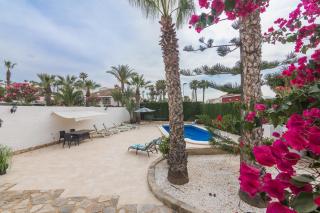 Casa Blanca la Villa Grande - Private SWIMMING POOL & GARDEN - JACUZZI XXL - BEACH 2,4km - AIRPORT 9 km - CENTER 0,8km - 3
