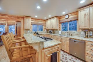 Family-Friendly McCall Cabin with Private Hot Tub! - McCall - 3