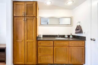Remodeled Warner Center Condo (Woodland Hills) - Los Angeles - 1