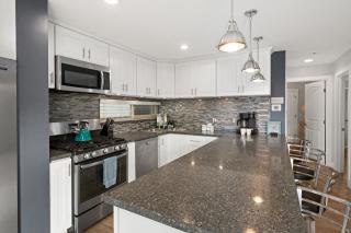 Stunning Beach Home - large patio, parking, ac & dog friendly! - San Diego - 8